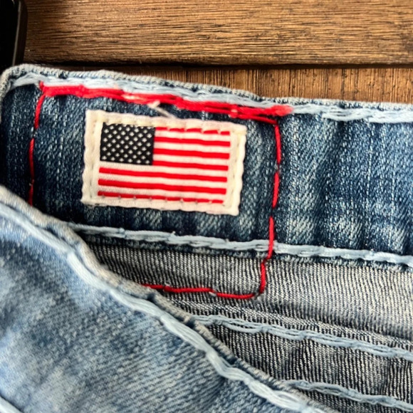 True Religion Jayde Super T Raw Hem Denim Shorts Size 27 EUC - Picture 5 of 8